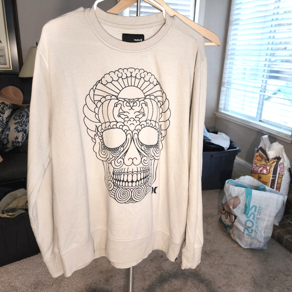 Hurley Skull Pull Over Sweater, Lightweight, Large Cream and Dark Navy Blue